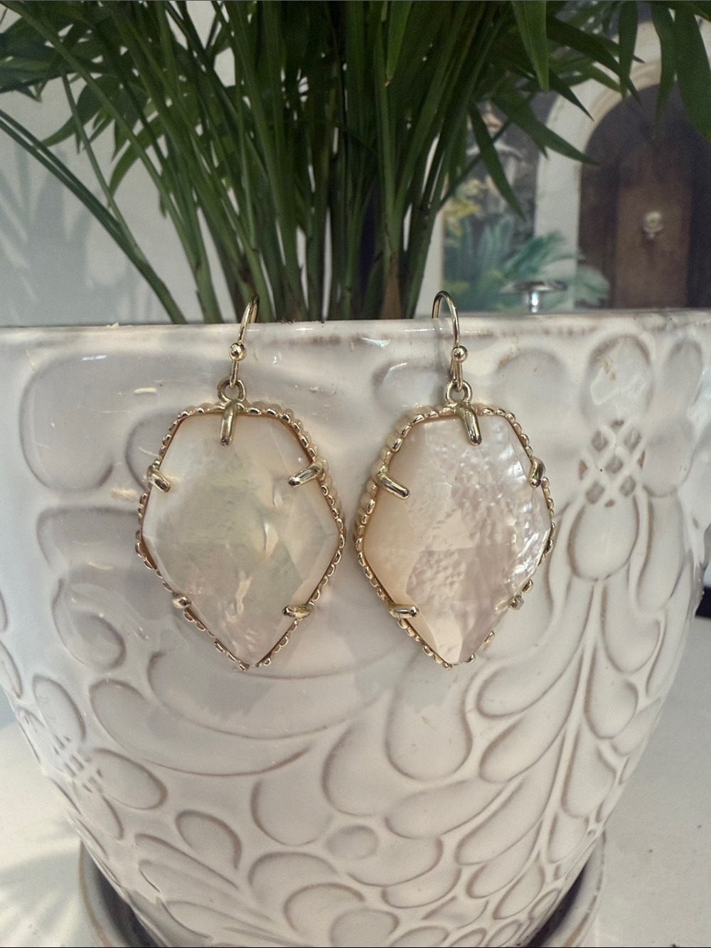 Kendra Scott Mother-of-Pearl Faceted Drop Earrings with Gold Setting